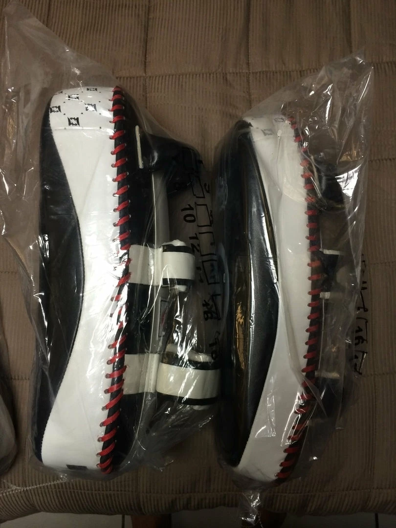 Pads & Mitts Fairtex "Curved" Standard Sized Kick Pads - KPLC2 - Sold As Pair