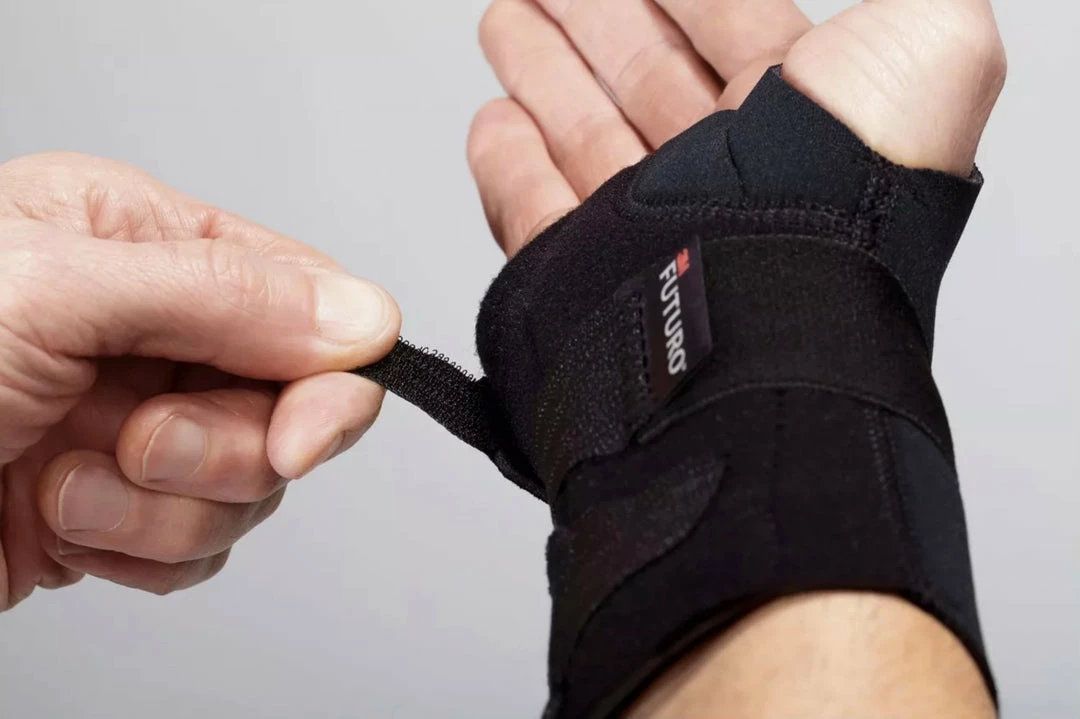 FUTURO Wrist Hand Compression Stabilizing Brace - 1 Wrist Brace - Immediate Compression And Stability Accessories