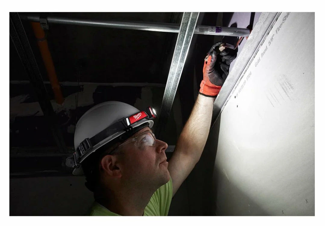 Accessories Milwaukee USB 3.0 Rechargable 600-Lumens Redlithium Low-Profile Hard Hat Headlamp